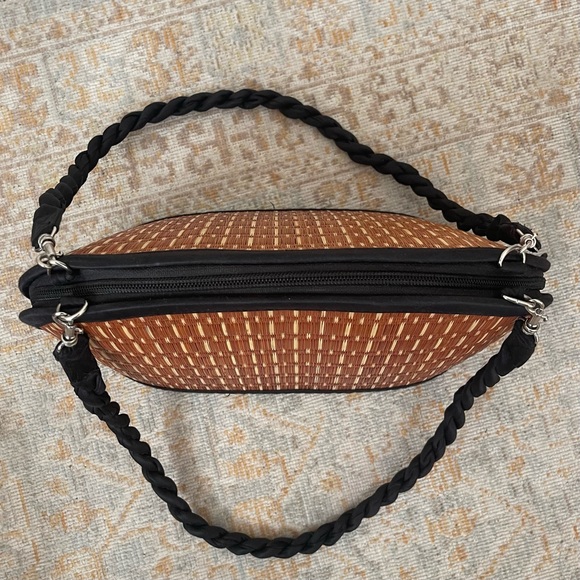 Baskets of Cambodia, vintage zip up “bucket” purse - Picture 4 of 8